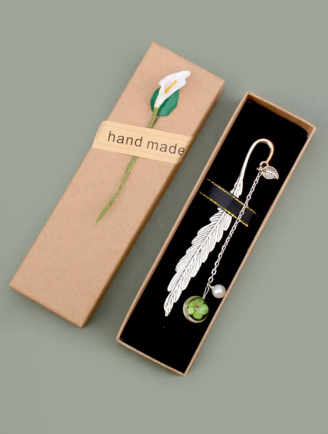 Beautiful Metal Flower Pendant Bookmark - Perfect
Gift Idea!